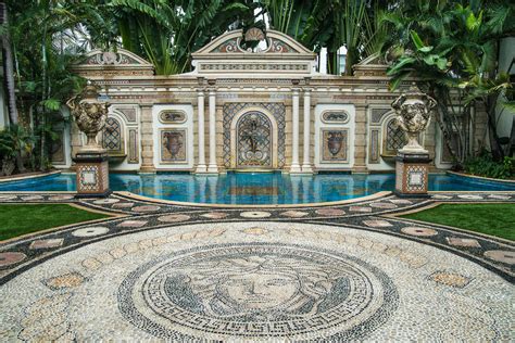 Versace Mansion: In.